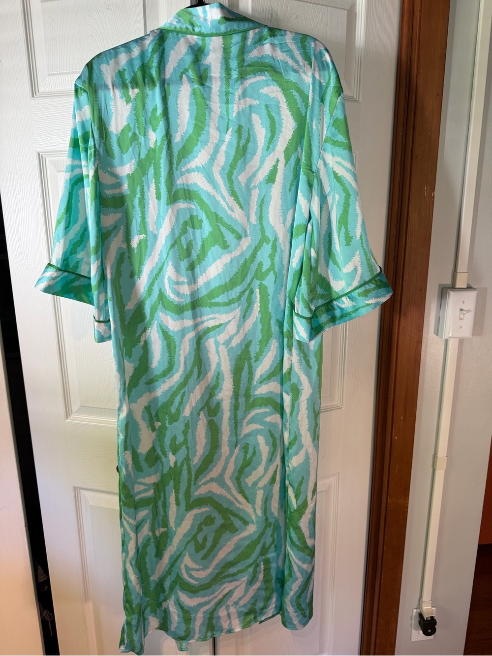DVF Target Diane Von Furstenberg Long Satin Disco Zebra Green Robe XS - Picture 2 of 5